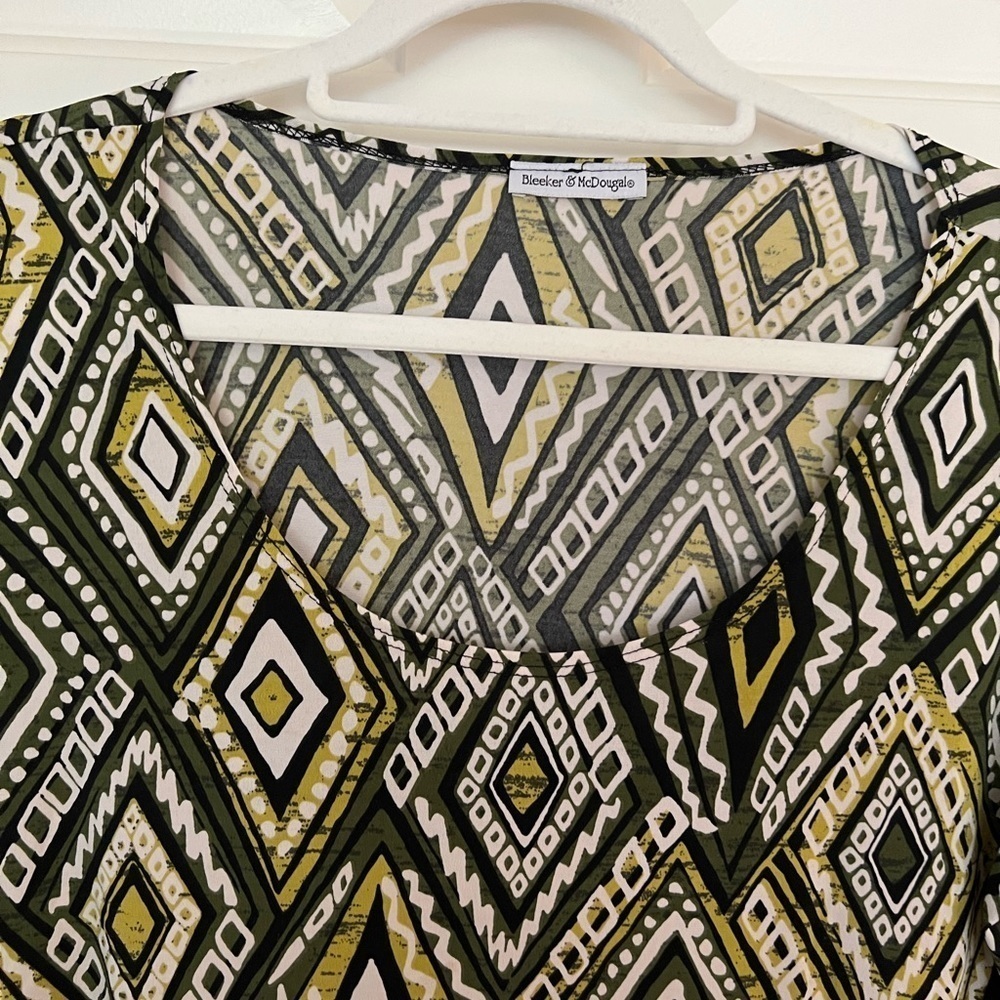 Bleeker and McDougal short sleeve top, L - Picture 4 of 8